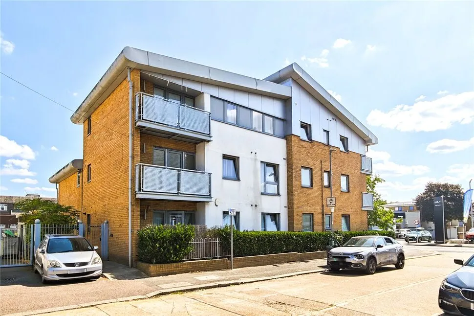 2 bed flat for sale, High Road, Chadwell Heath, RM6