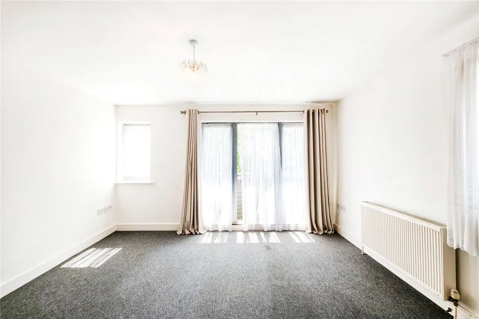 High Road, Chadwell Heath, RM6, photo 2
