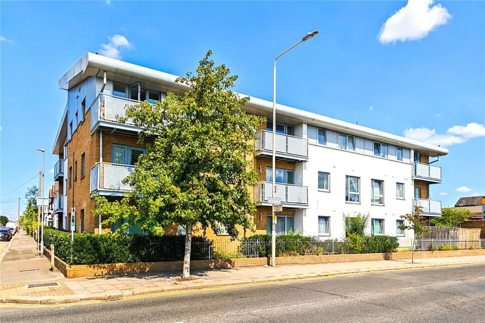 High Road, Chadwell Heath, RM6, photo 11