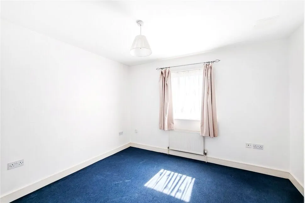 High Road, Chadwell Heath, RM6, photo 5