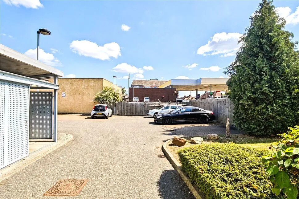 High Road, Chadwell Heath, RM6, photo 10