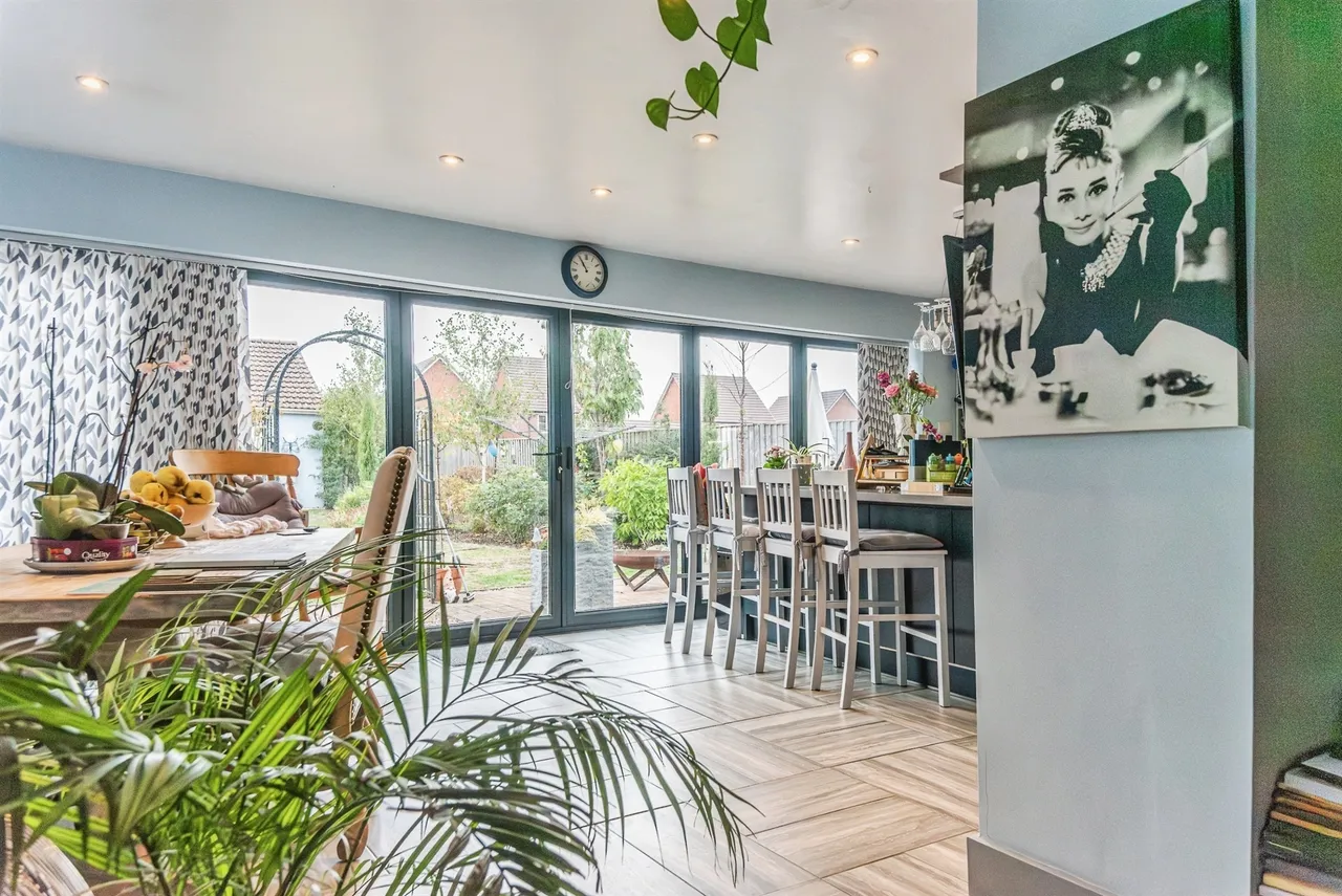 Ermin Street, Blunsdon, SN26, photo 4