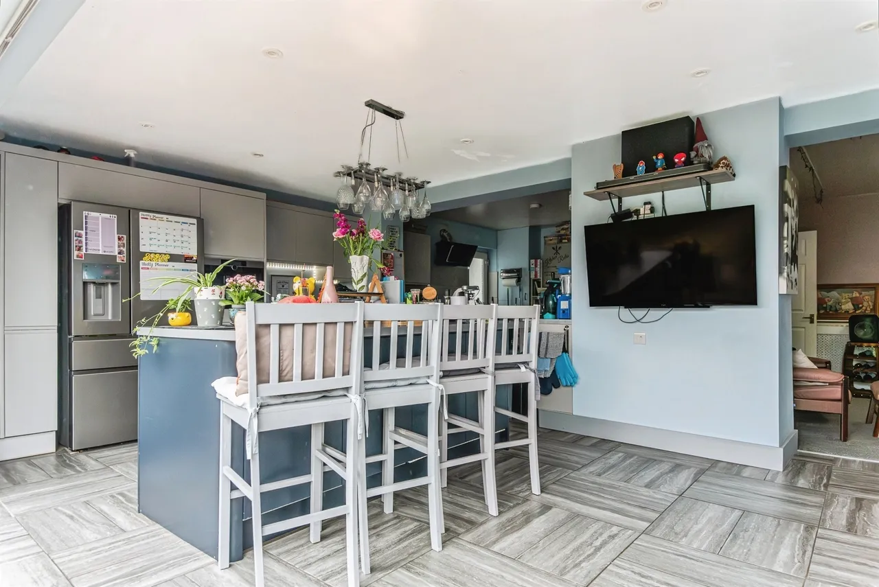 Ermin Street, Blunsdon, SN26, photo 3