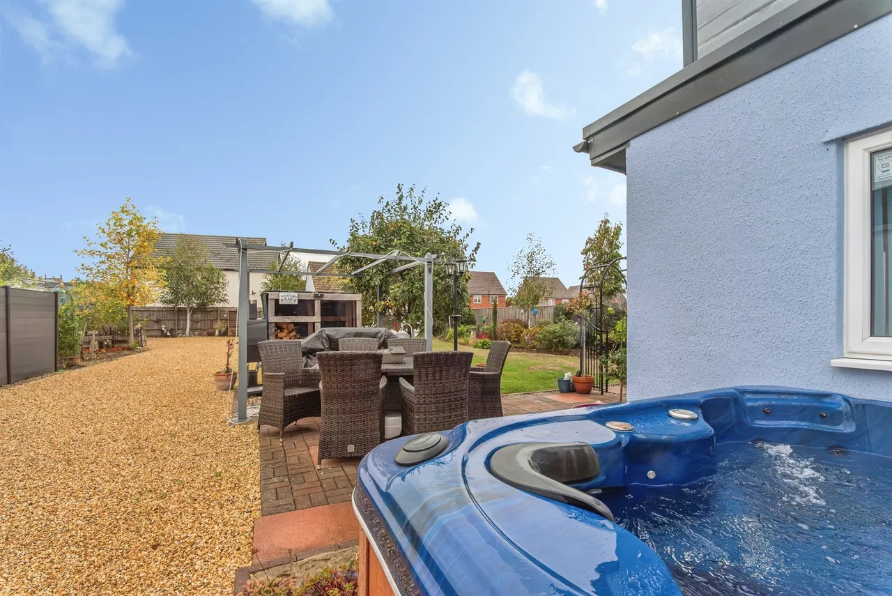 Ermin Street, Blunsdon, SN26, photo 24