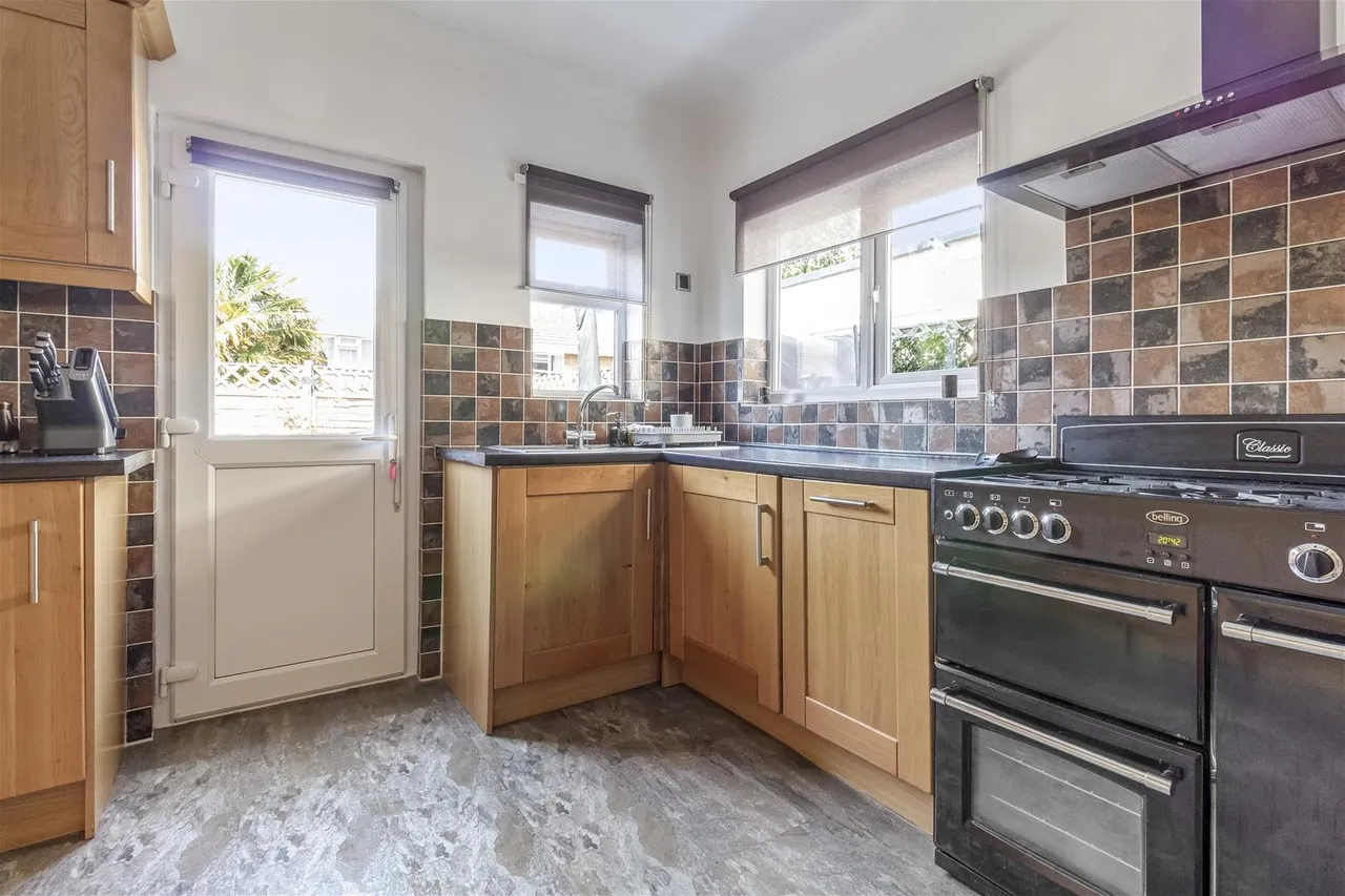 St. Matthews Road, Worthing, photo 17
