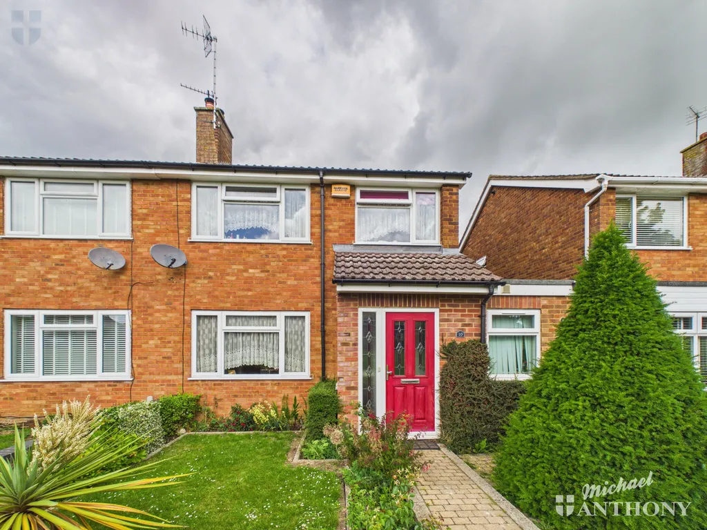 3 bed house for sale — Grasmere, Aylesbury, HP21 9TU