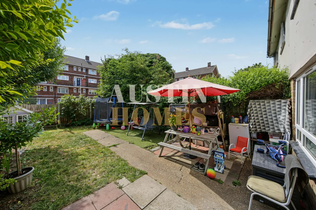 Fowler Road, London, E7, photo 4
