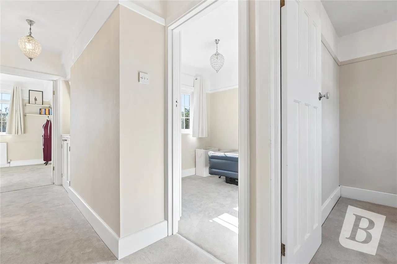 Eversleigh Gardens, Upminster, RM14, photo 17