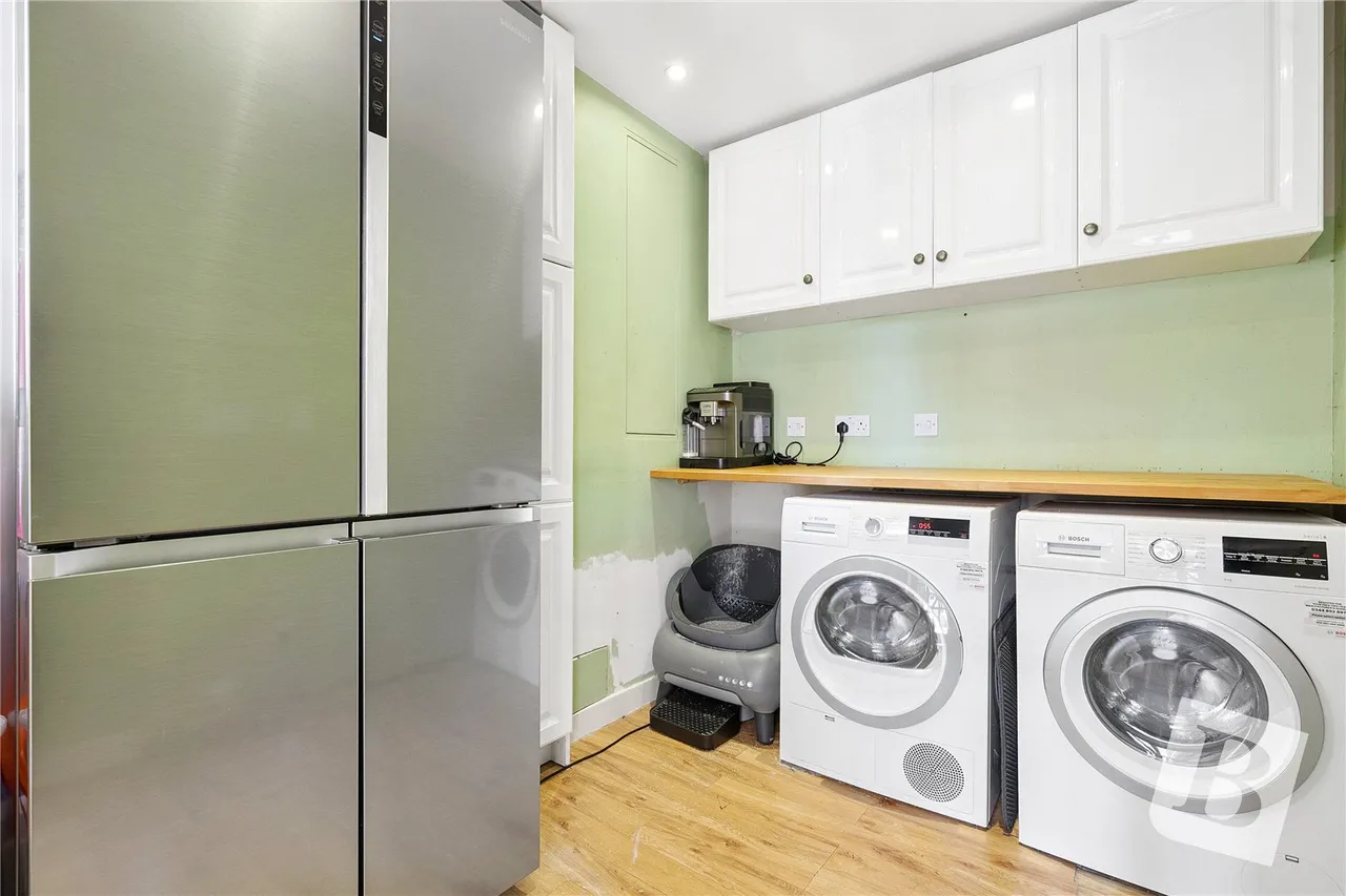 Eversleigh Gardens, Upminster, RM14, photo 5