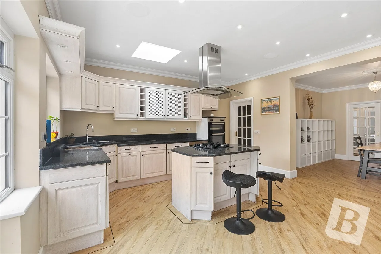 Eversleigh Gardens, Upminster, RM14, photo 13