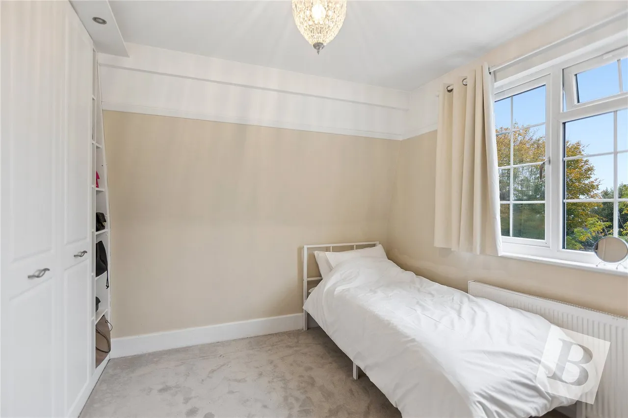 Eversleigh Gardens, Upminster, RM14, photo 3