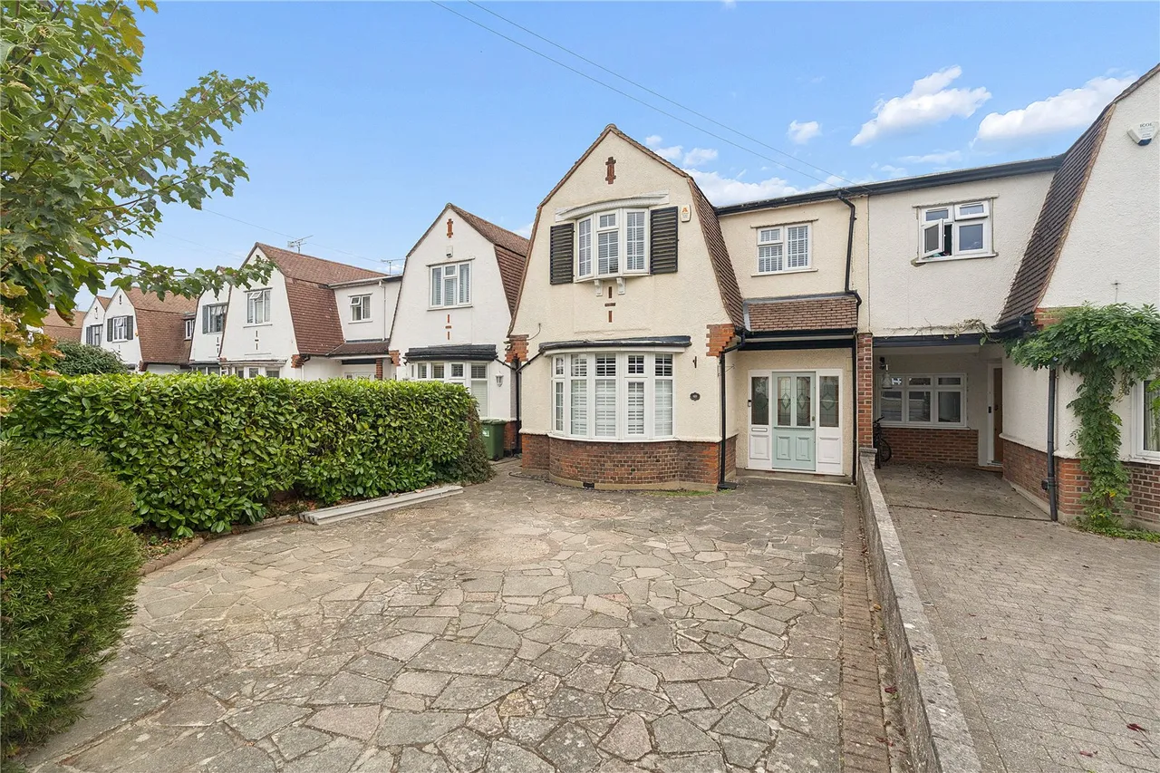 4 bed house for sale, Eversleigh Gardens, Upminster, RM14