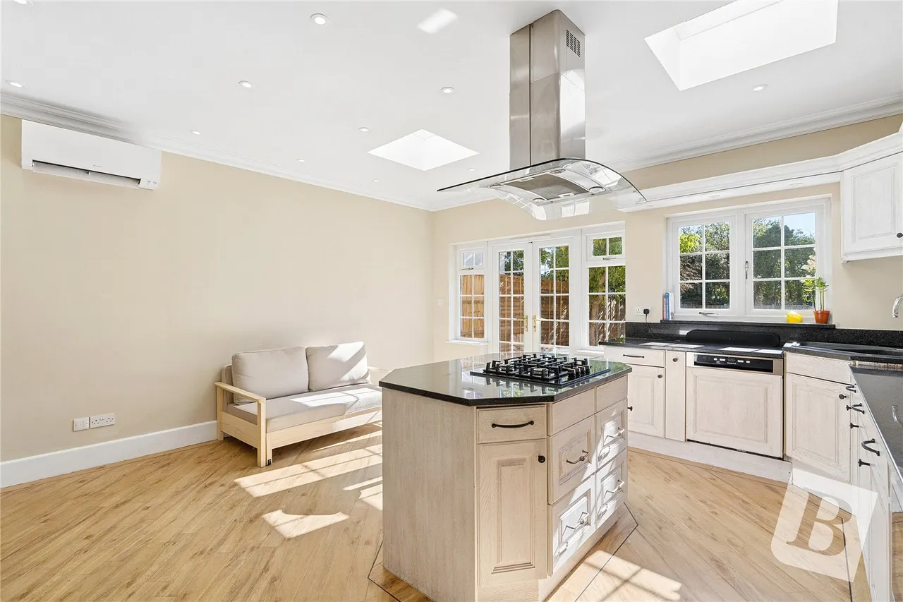 Eversleigh Gardens, Upminster, RM14, photo 7