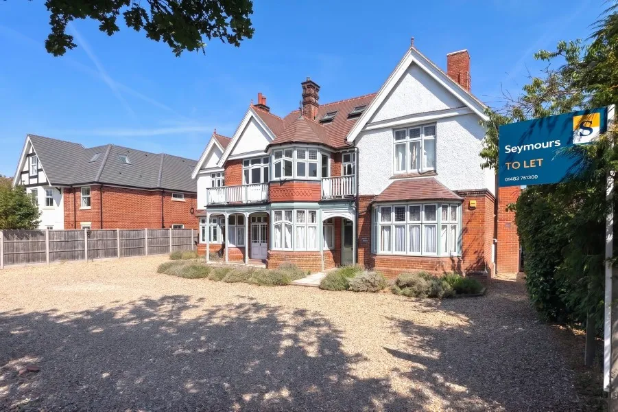 2 bed flat to rent, The Beeches, Woking, GU22
