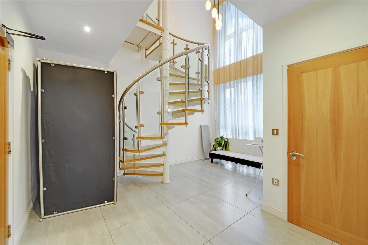 Western Gateway, Royal Victoria Dock, E16, photo 5