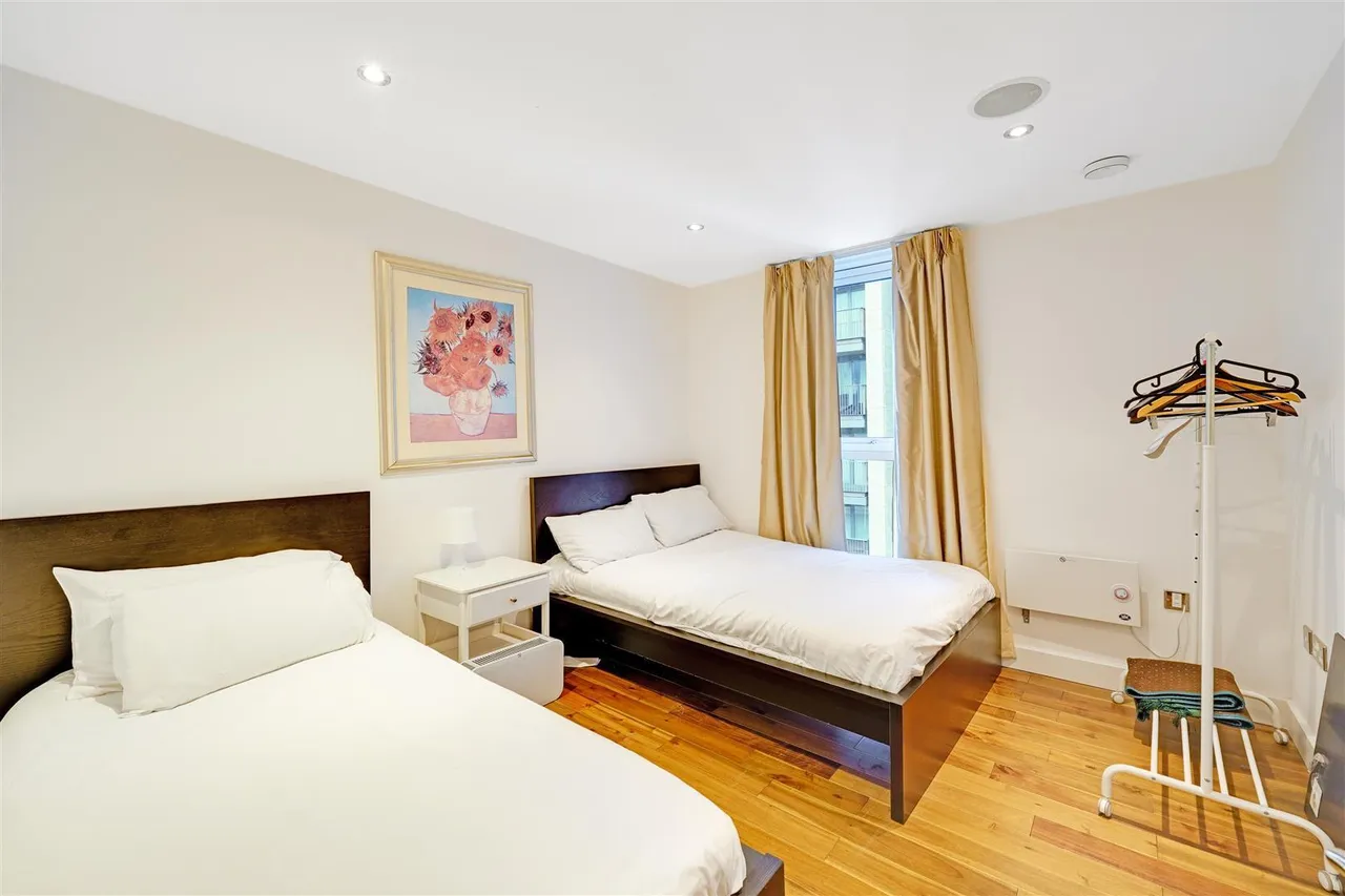 Western Gateway, Royal Victoria Dock, E16, photo 6