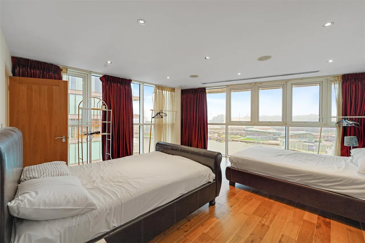 Western Gateway, Royal Victoria Dock, E16, photo 7