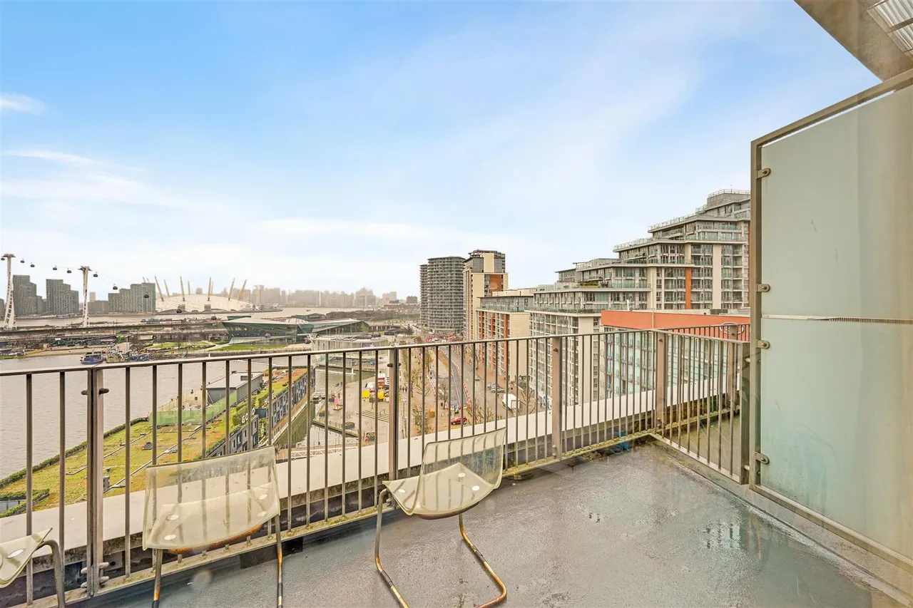 Western Gateway, Royal Victoria Dock, E16, photo 4
