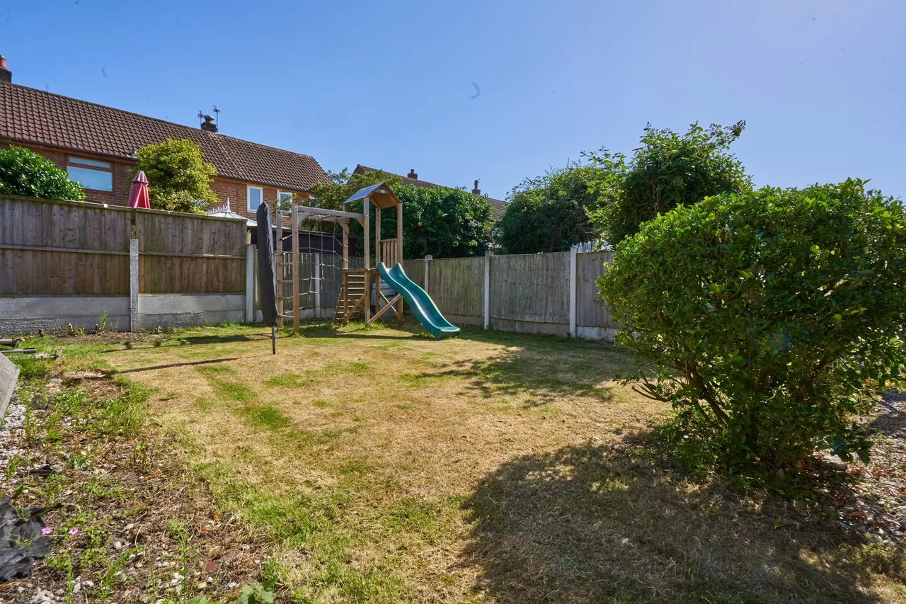 Poplar Avenue, Culcheth, Warrington, Warrington, WA3 5RG, photo 2