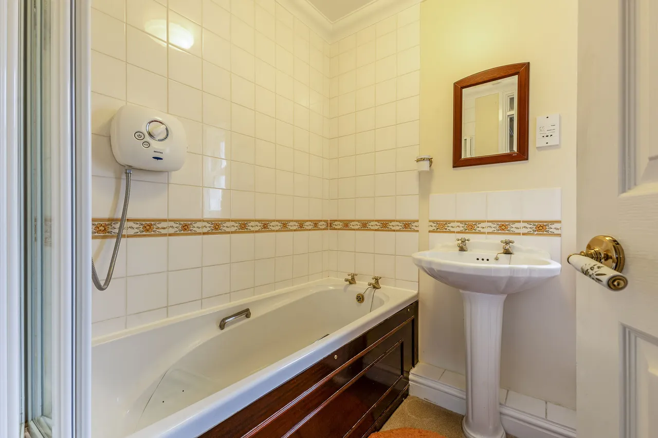High Street, Selborne, GU34, photo 11