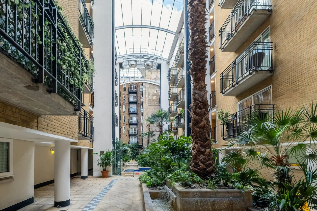 High Timber Street, London, EC4V, photo 3