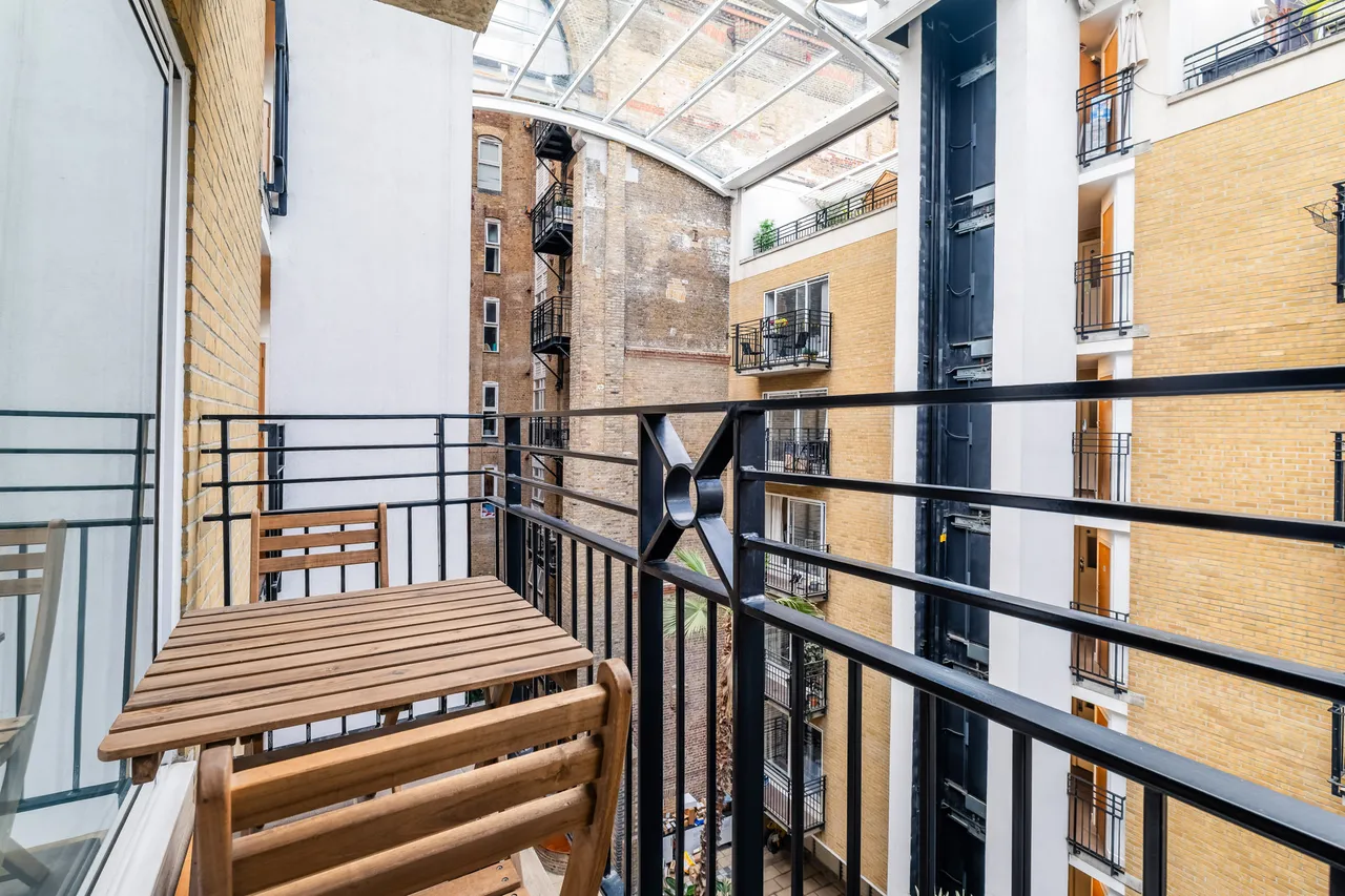 High Timber Street, London, EC4V, photo 8