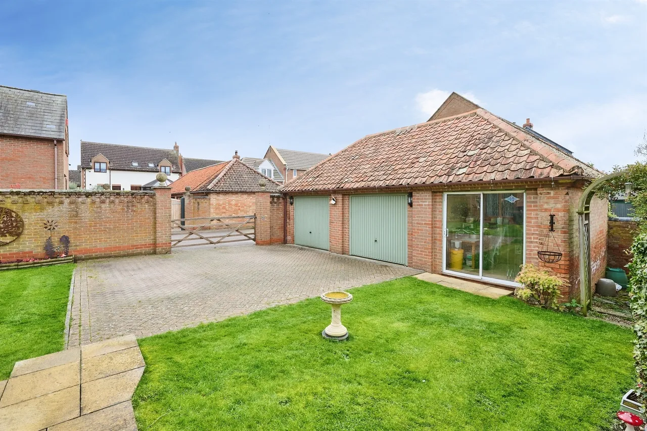 The Paddocks, Folksworth, PE7, photo 18