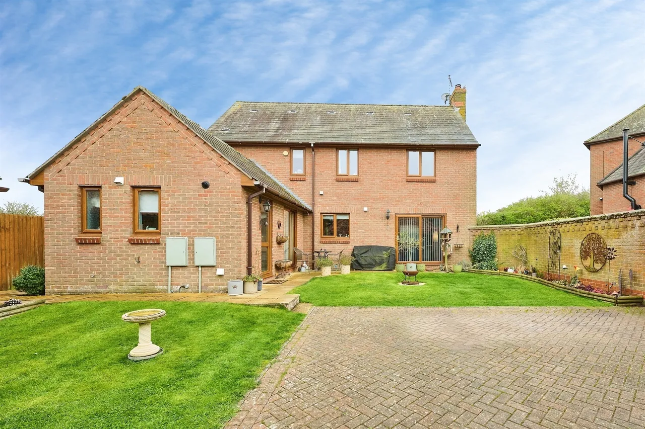 The Paddocks, Folksworth, PE7, photo 17