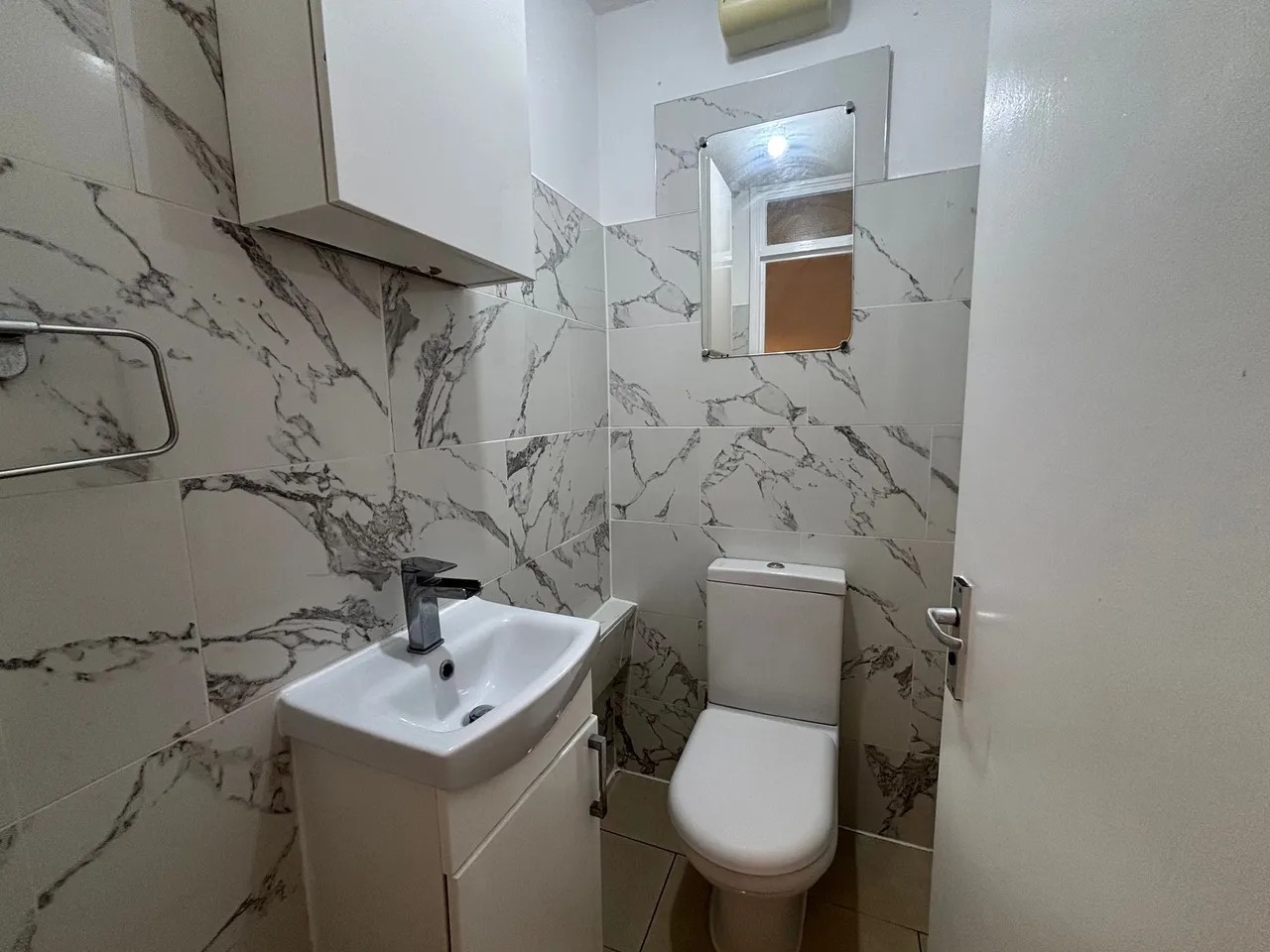 Neville Close, London, London, E11 3QH, photo 6