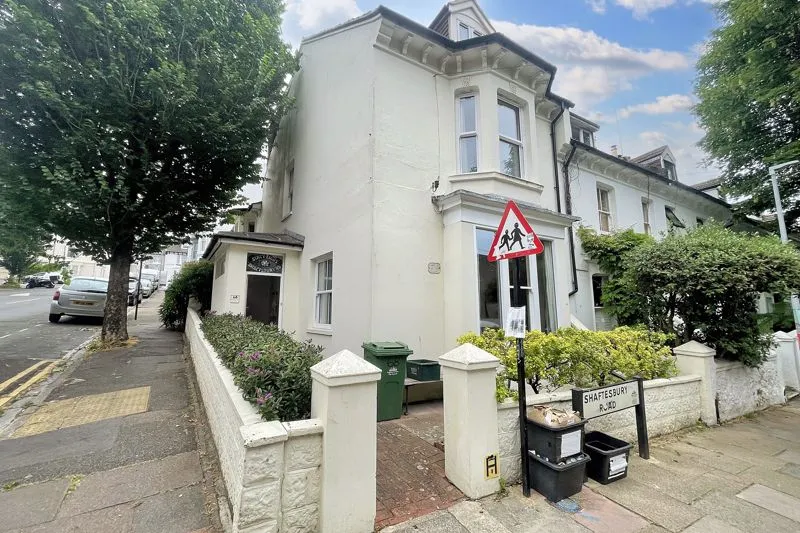 house to rent — Shaftesbury Road, Brighton BN1 4NF
