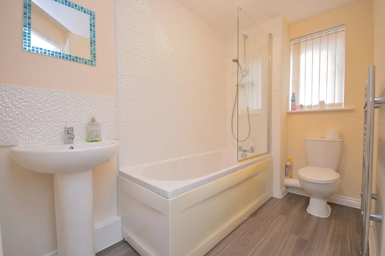 Lakeview Court, Little Billing, NORTHAMPTON, NN3 9GG, photo 6