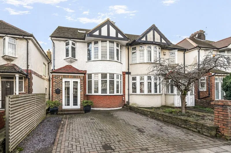 4 bed property for sale, Sidcup Road, New Eltham, SE9