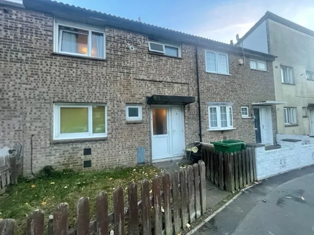 3 bed property to rent, Paddock Mill Court, NN3