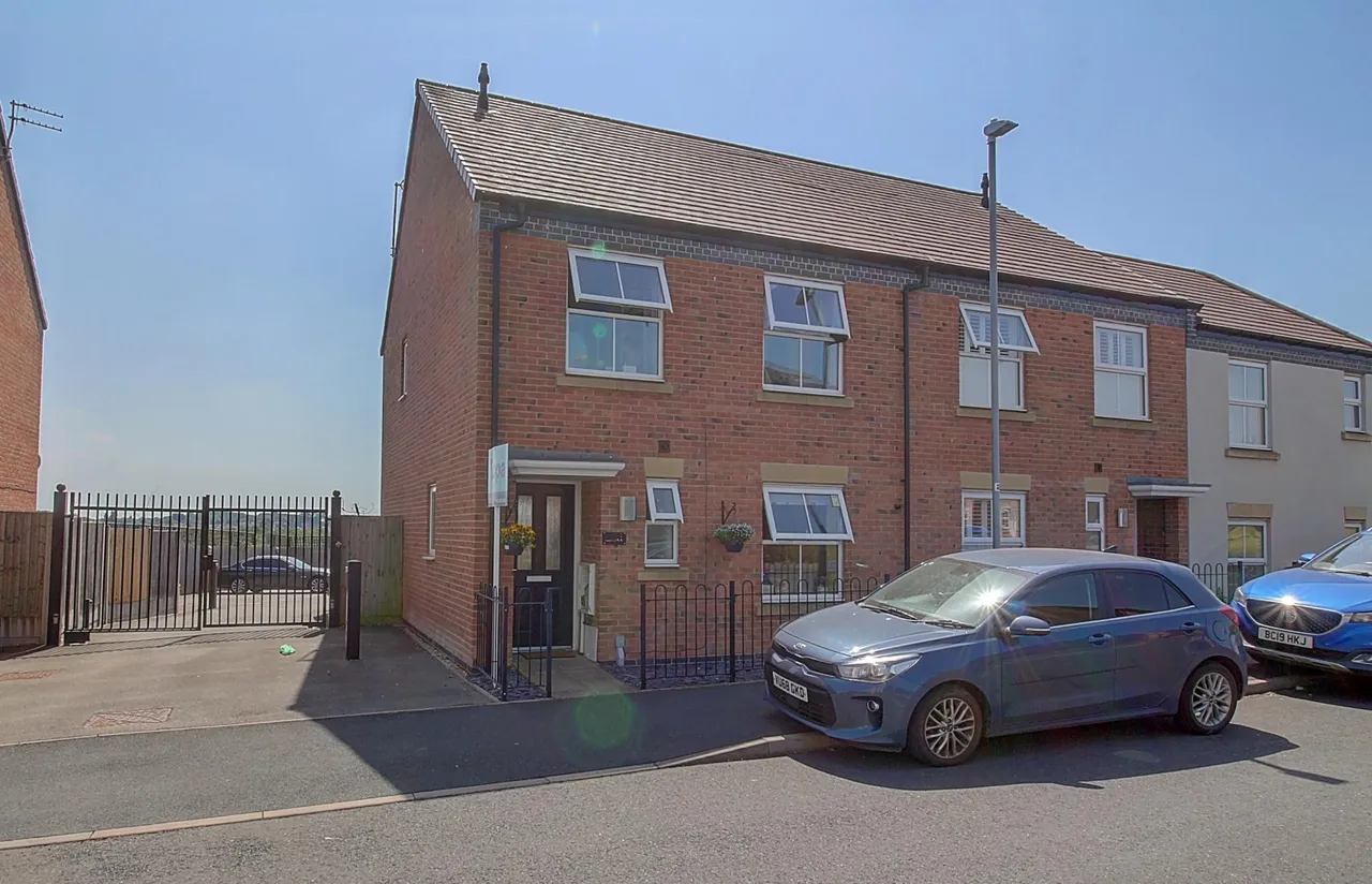 3 bed house for sale, Tulip Tree Road, Nuneaton, CV10