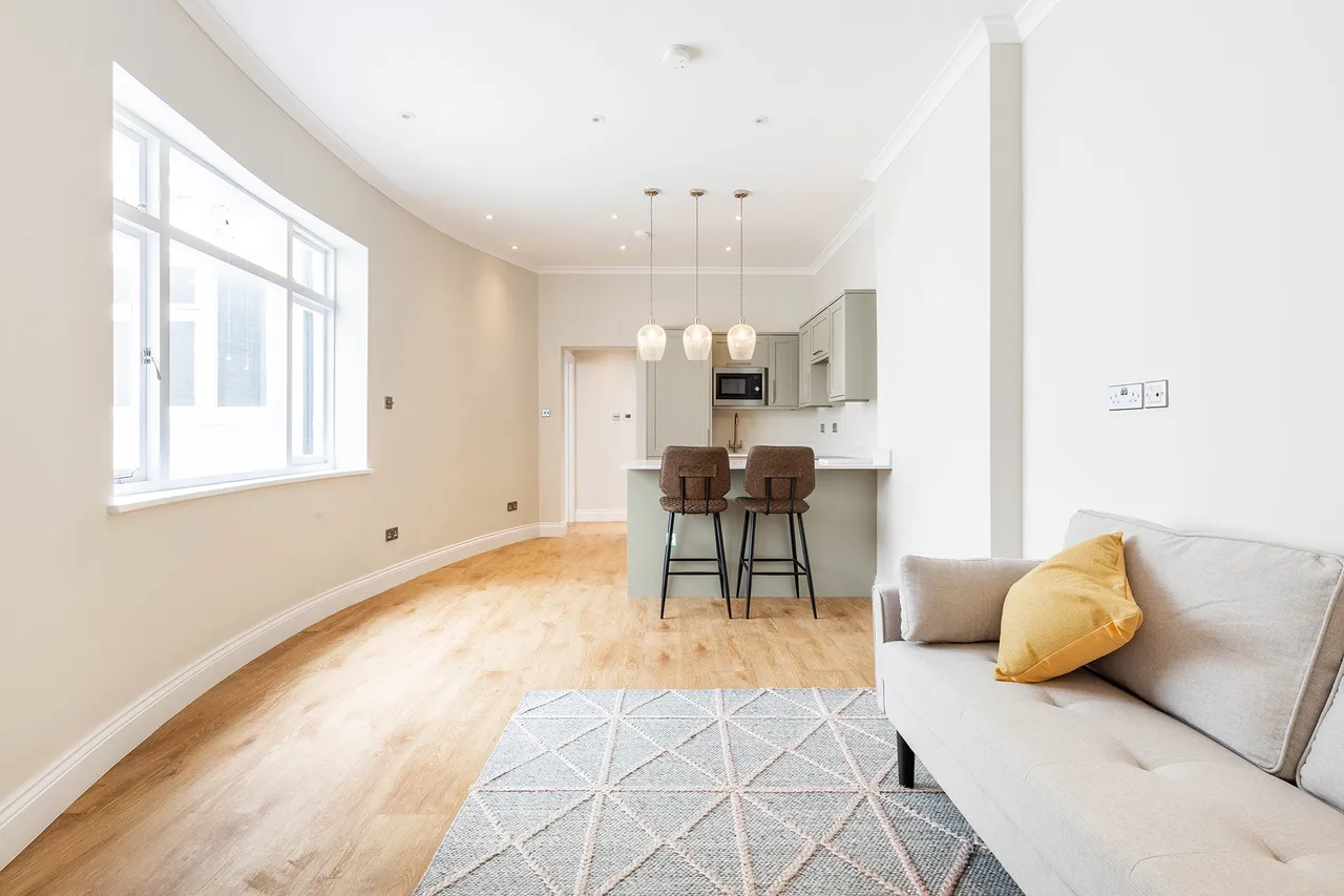 1 bed flat to rent, Gloucester Terrace, London, W2