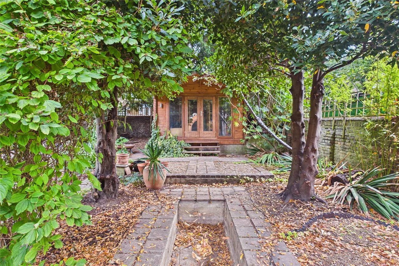 Ambleside Avenue, London, SW16, photo 31