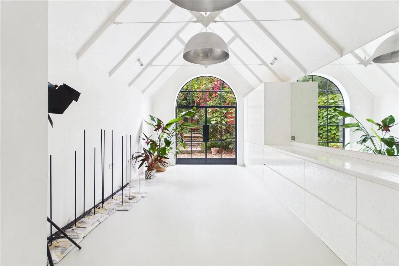 Ambleside Avenue, London, SW16, photo 29