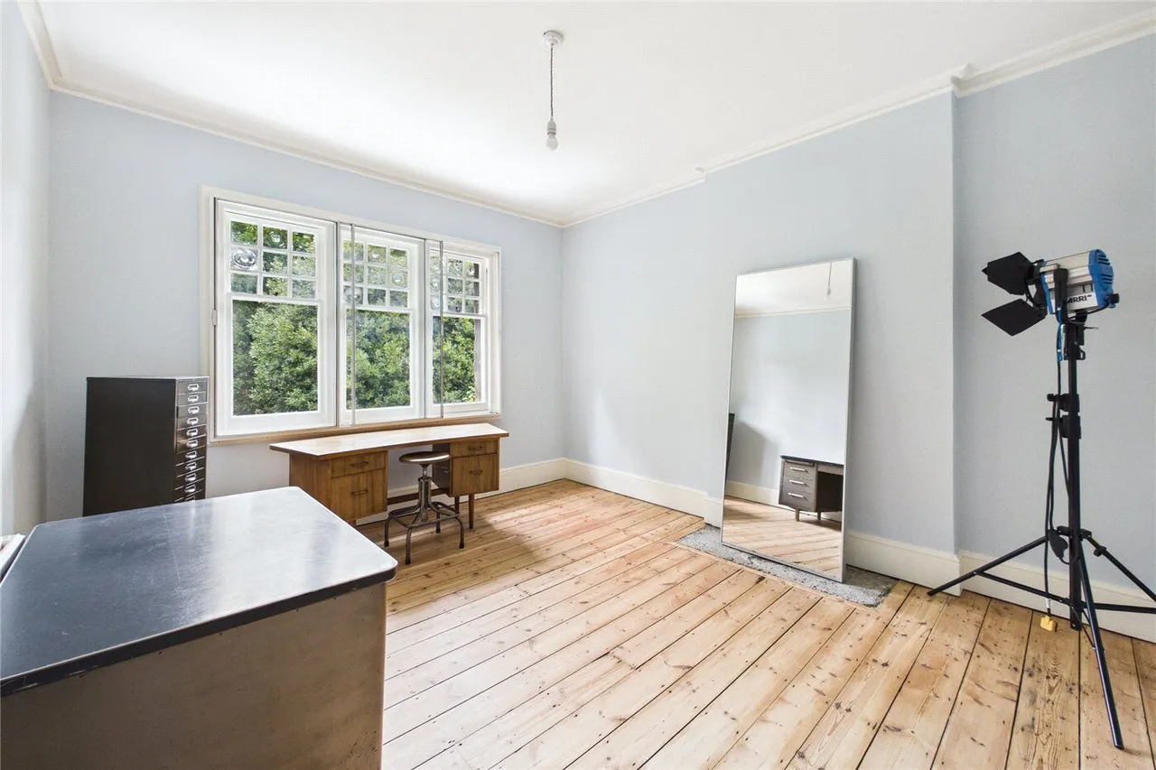 Ambleside Avenue, London, SW16, photo 25