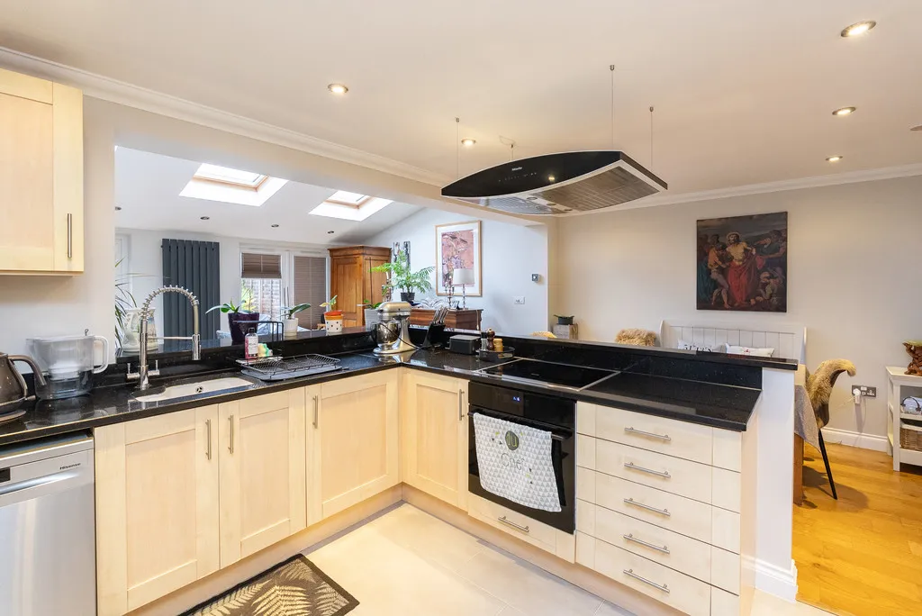Westlees Close, North Holmwood, RH5, photo 5