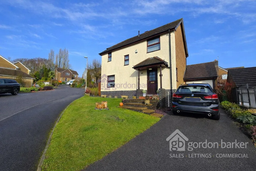 3 bed house for sale — Cowslip Road, Broadstone, BH18 9QZ