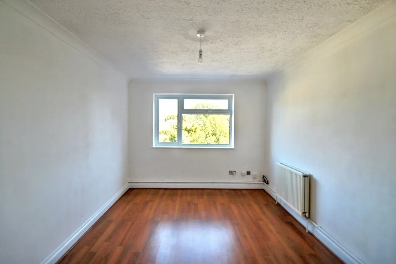Horn Lane, Woodford Green, IG8, photo 2