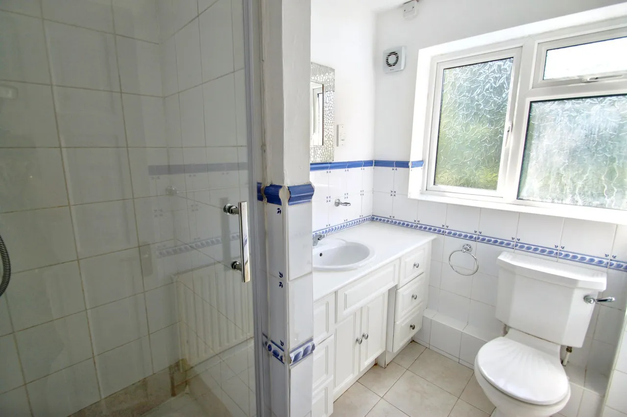 Horn Lane, Woodford Green, IG8, photo 9
