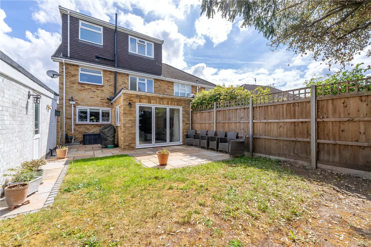 Sunna Gardens, Sunbury, TW16 5EE, photo 11