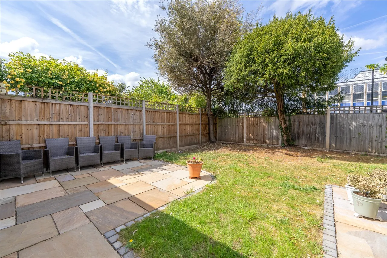 Sunna Gardens, Sunbury, TW16 5EE, photo 12