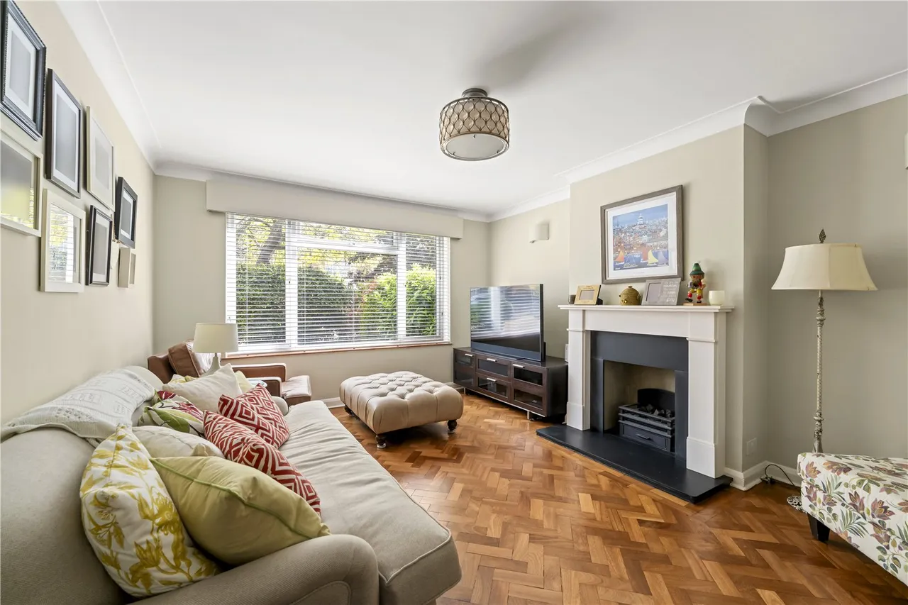 Sunna Gardens, Sunbury, TW16 5EE, photo 5