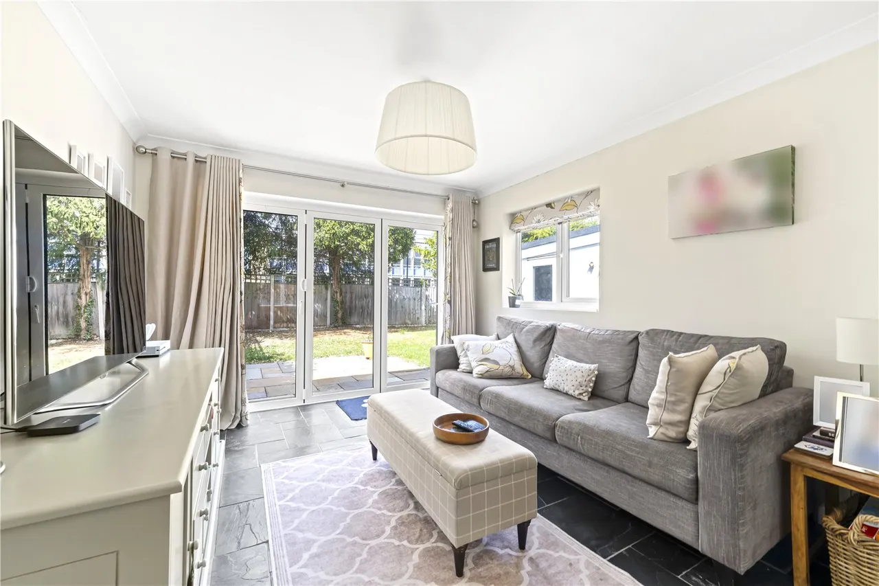 Sunna Gardens, Sunbury, TW16 5EE, photo 6