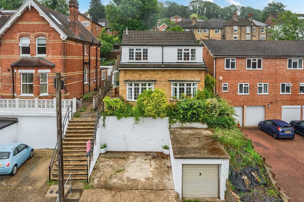 4 bed house for sale, Croydon Road, Caterham, CR3