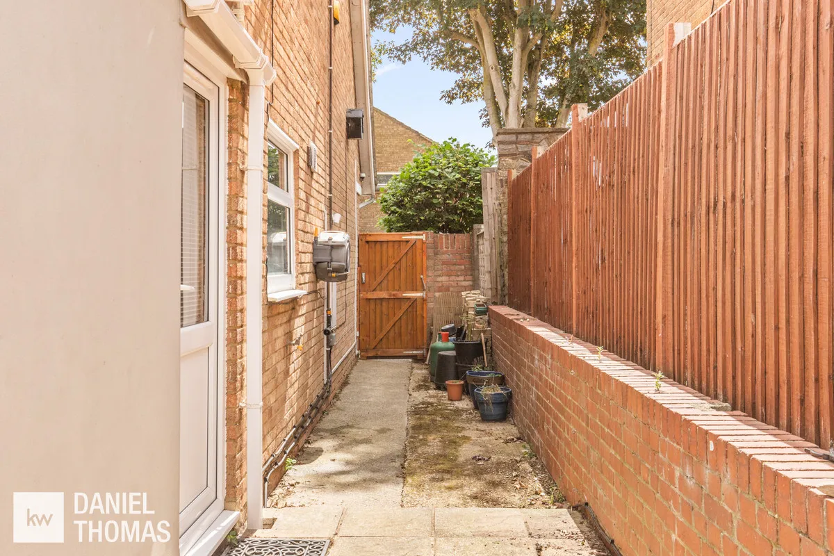 Chequers Walk, Waltham Abbey, EN9, photo 26