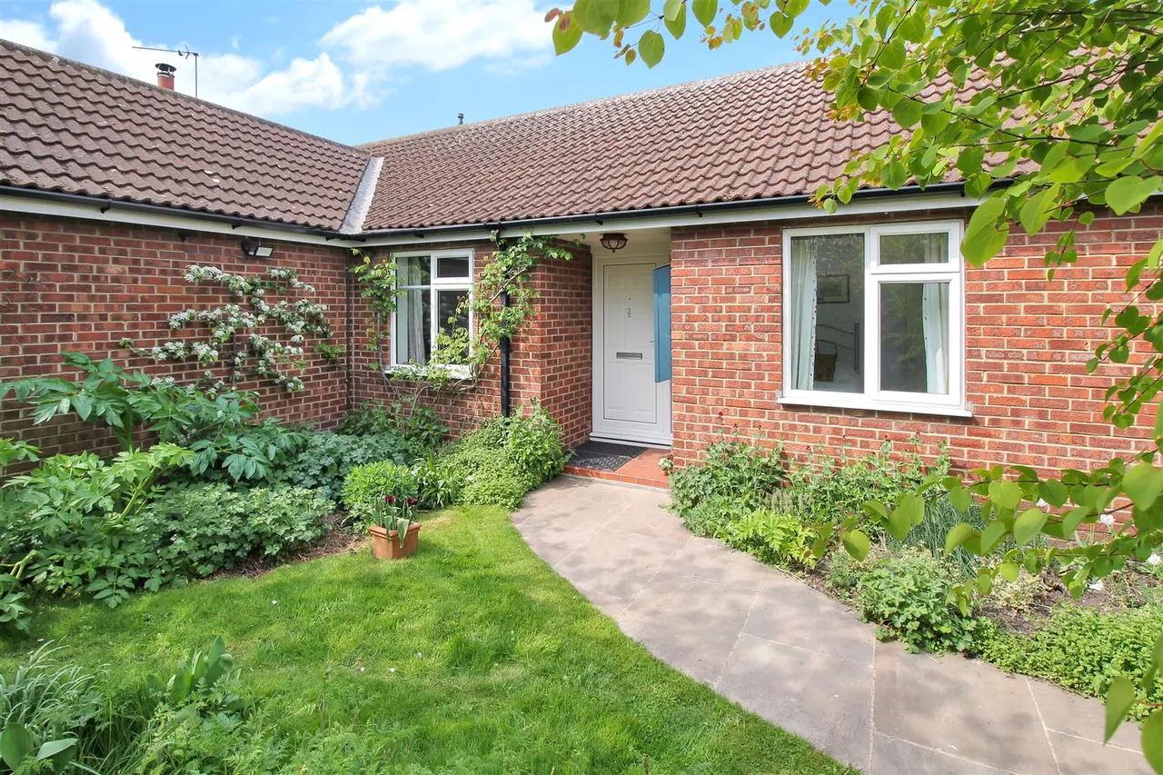 3 bed house for sale — Long Street, Topcliffe, Thirsk, Yorkshire, YO7 3RW