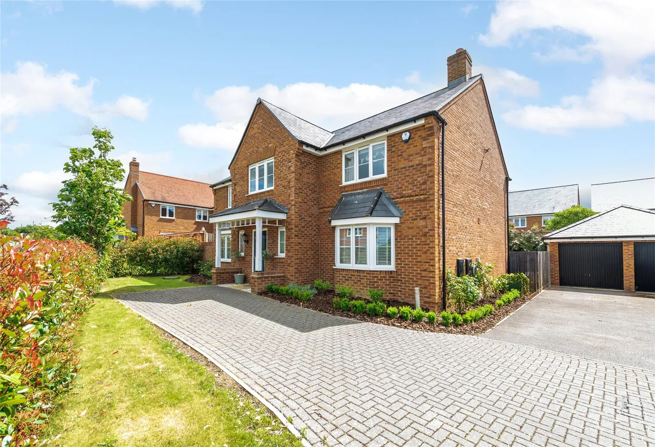 5 bed property for sale, Becketts Lane, Steeple Claydon, MK18
